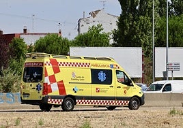 Imagen de archivo de una ambulancia en Valladolid.