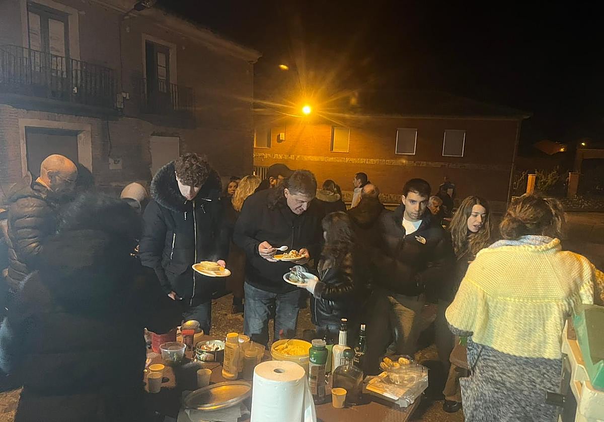 La castañada se volvió a celebrar en la plaza de Santa María.
