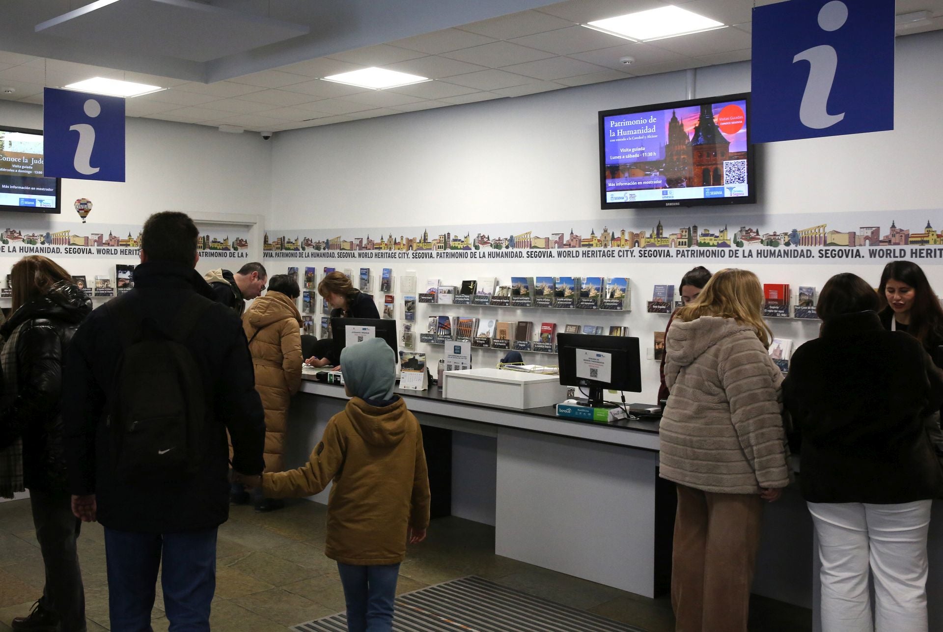 La avalancha de turistas durante el puente, en imágenes