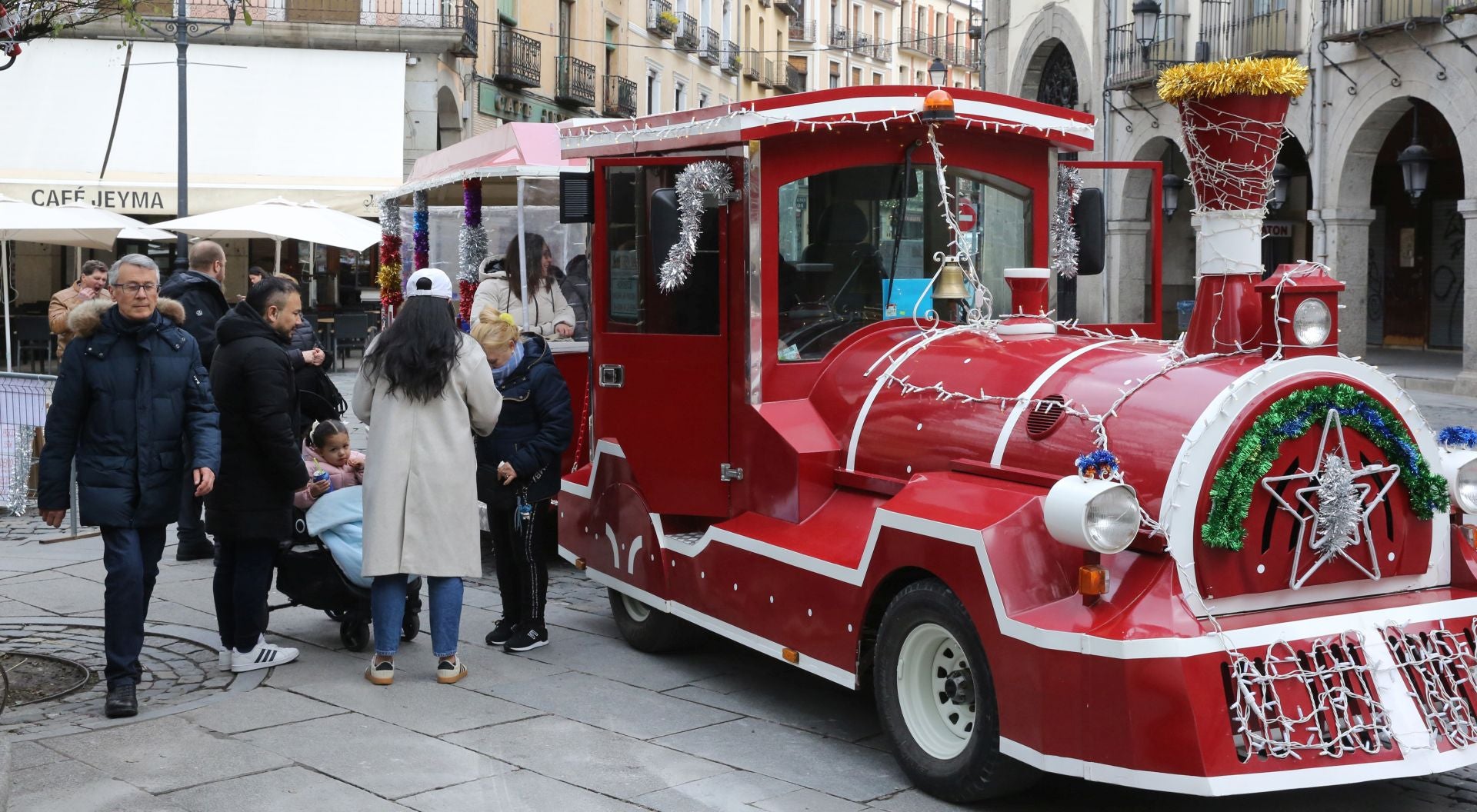 La avalancha de turistas durante el puente, en imágenes