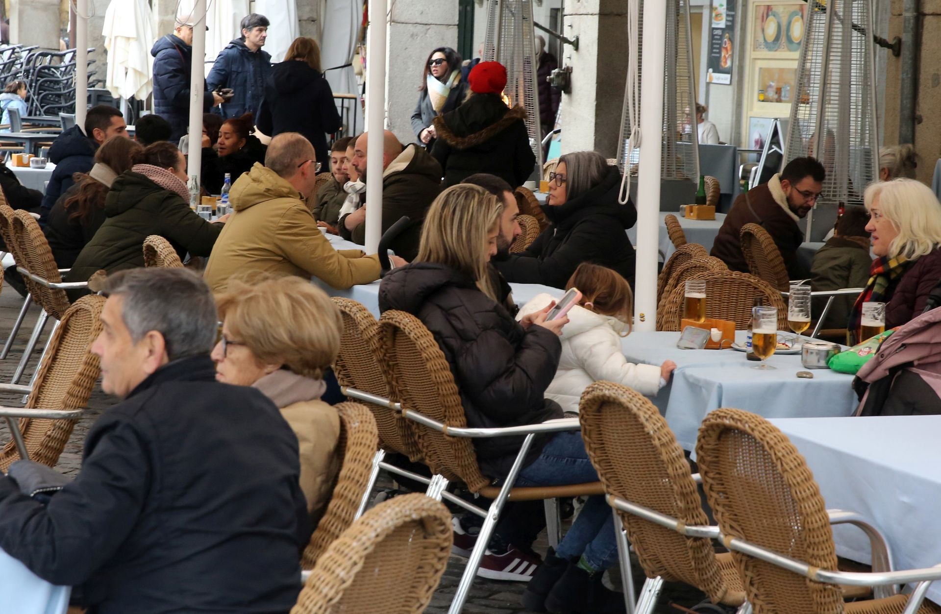 La avalancha de turistas durante el puente, en imágenes