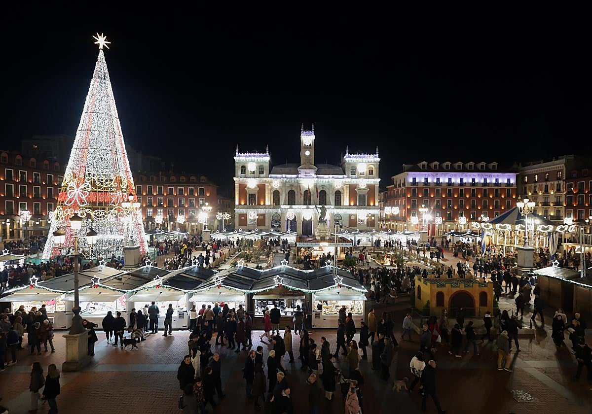 Las imágenes del mercado y el ambiente navideño en Valladolid
