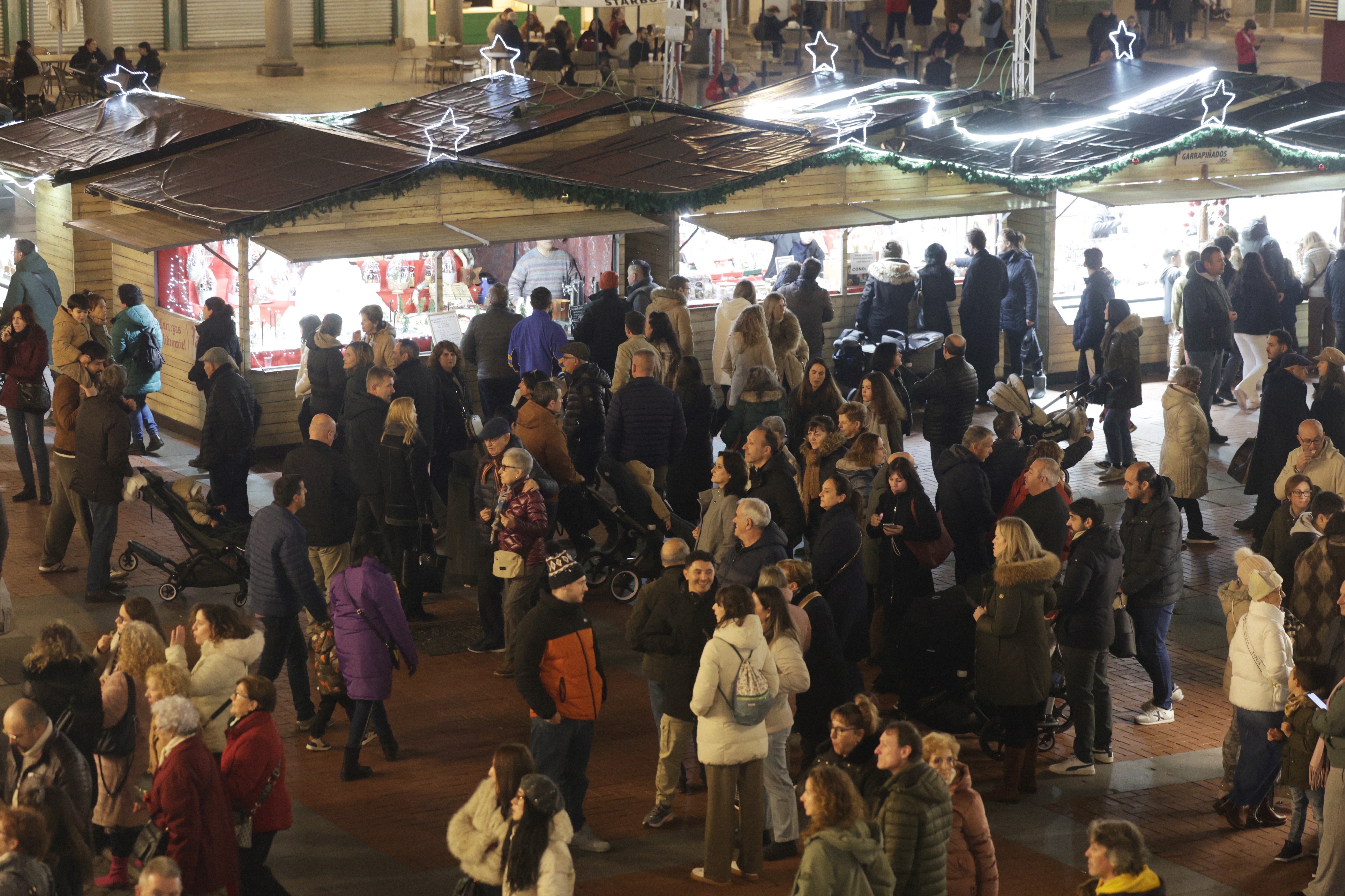 Las imágenes del mercado y el ambiente navideño en Valladolid