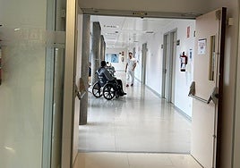 Pasillo de consultas en el Río Hortega, este miércoles, en una imagen tomada por un paciente.