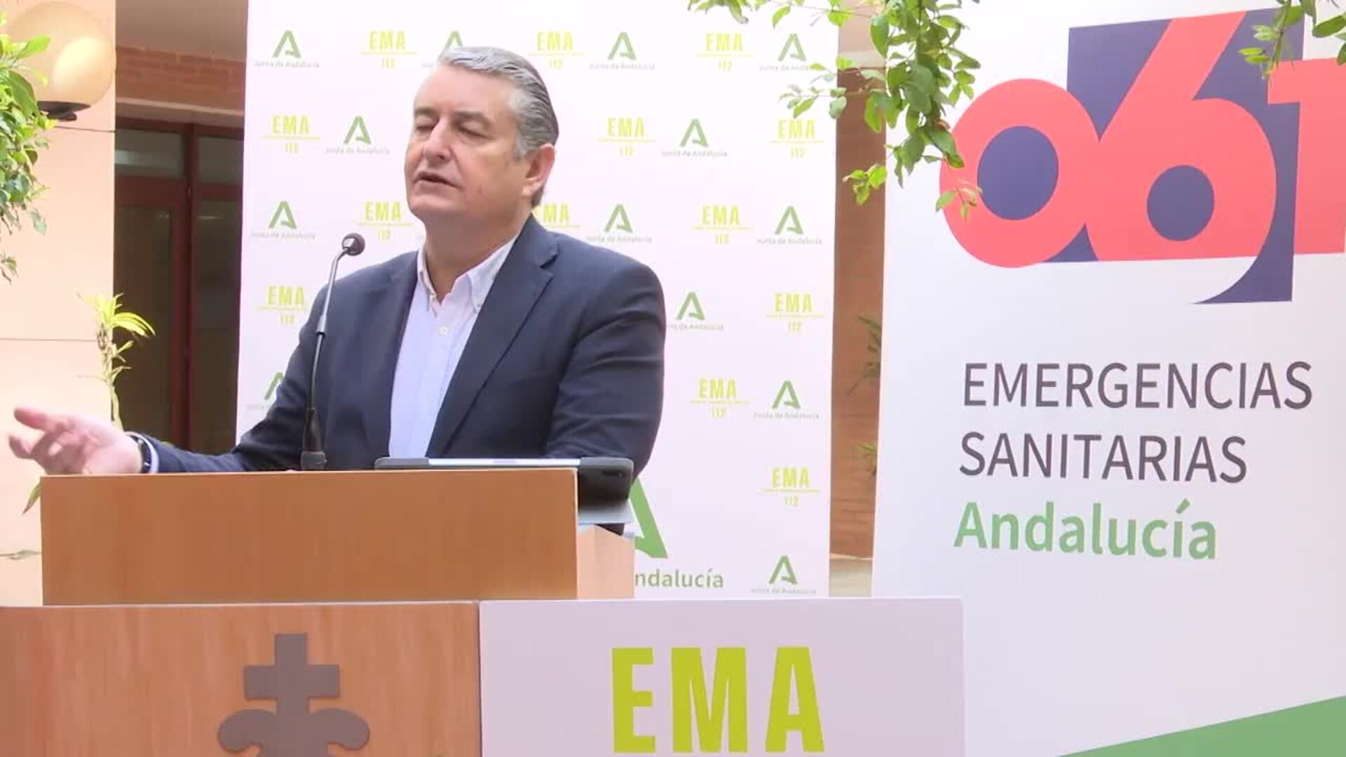 Junta de Andalucía entrega 155 desfibriladores y 140 extintores a las hermandades del Rocío