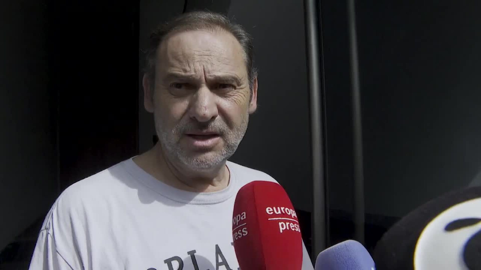 Ábalos se muestra tranquilo tras el registro en su casa de Valencia