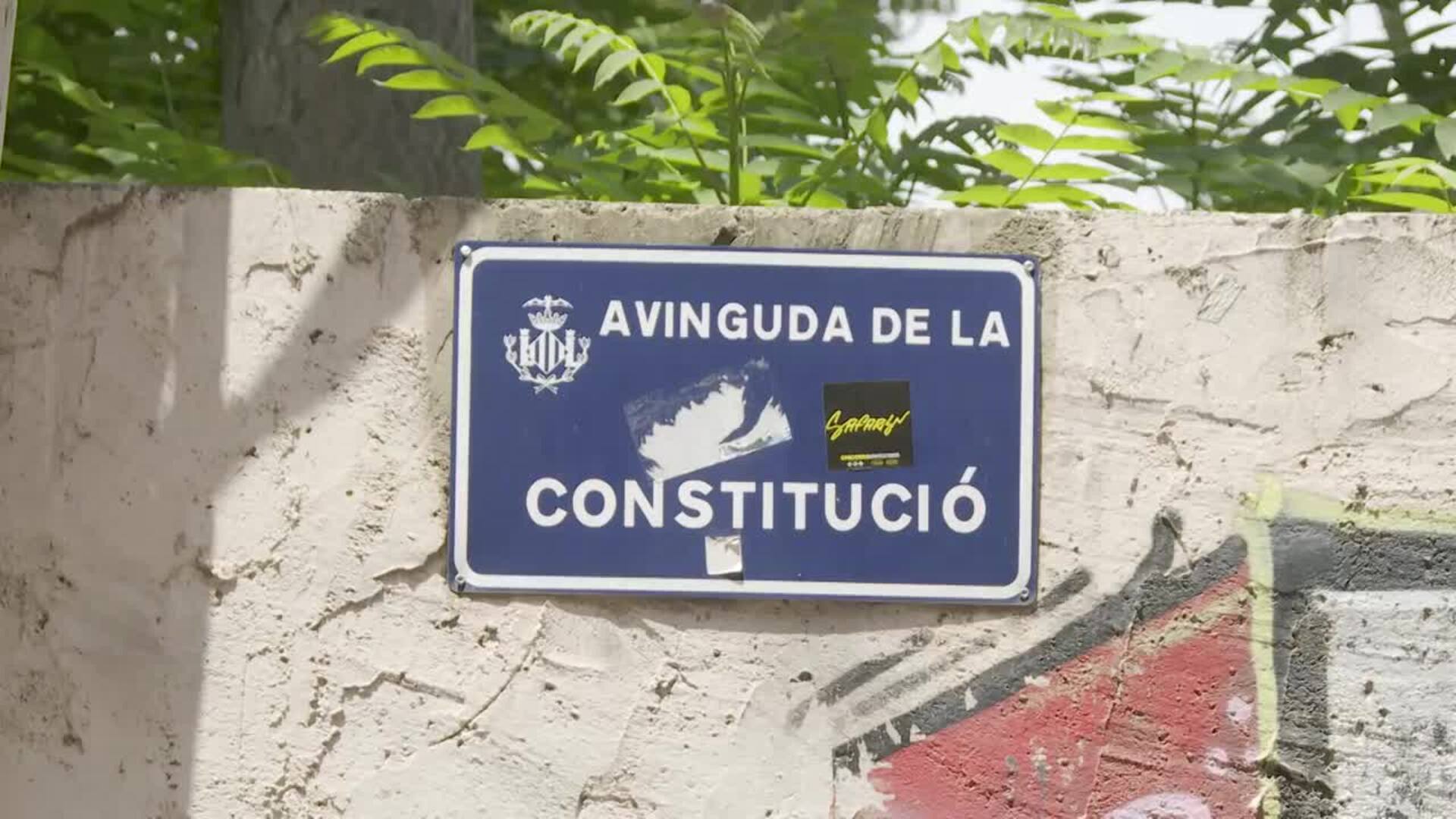 Aparece una pintada de 'Sánchez corrupto' en la vivienda de Ábalos