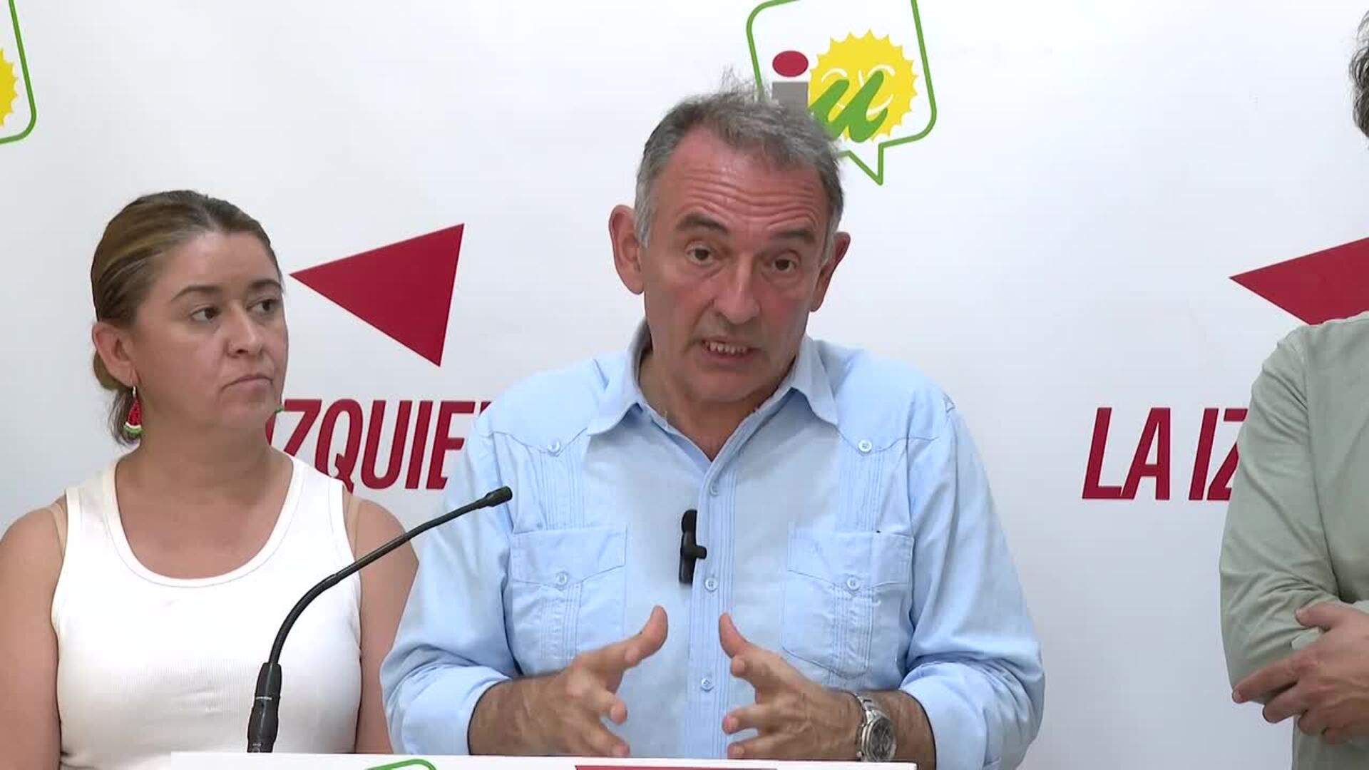 Santiago dice que "un problema estructural" de corrupción en el PSOE sacaría a IU del Gobierno