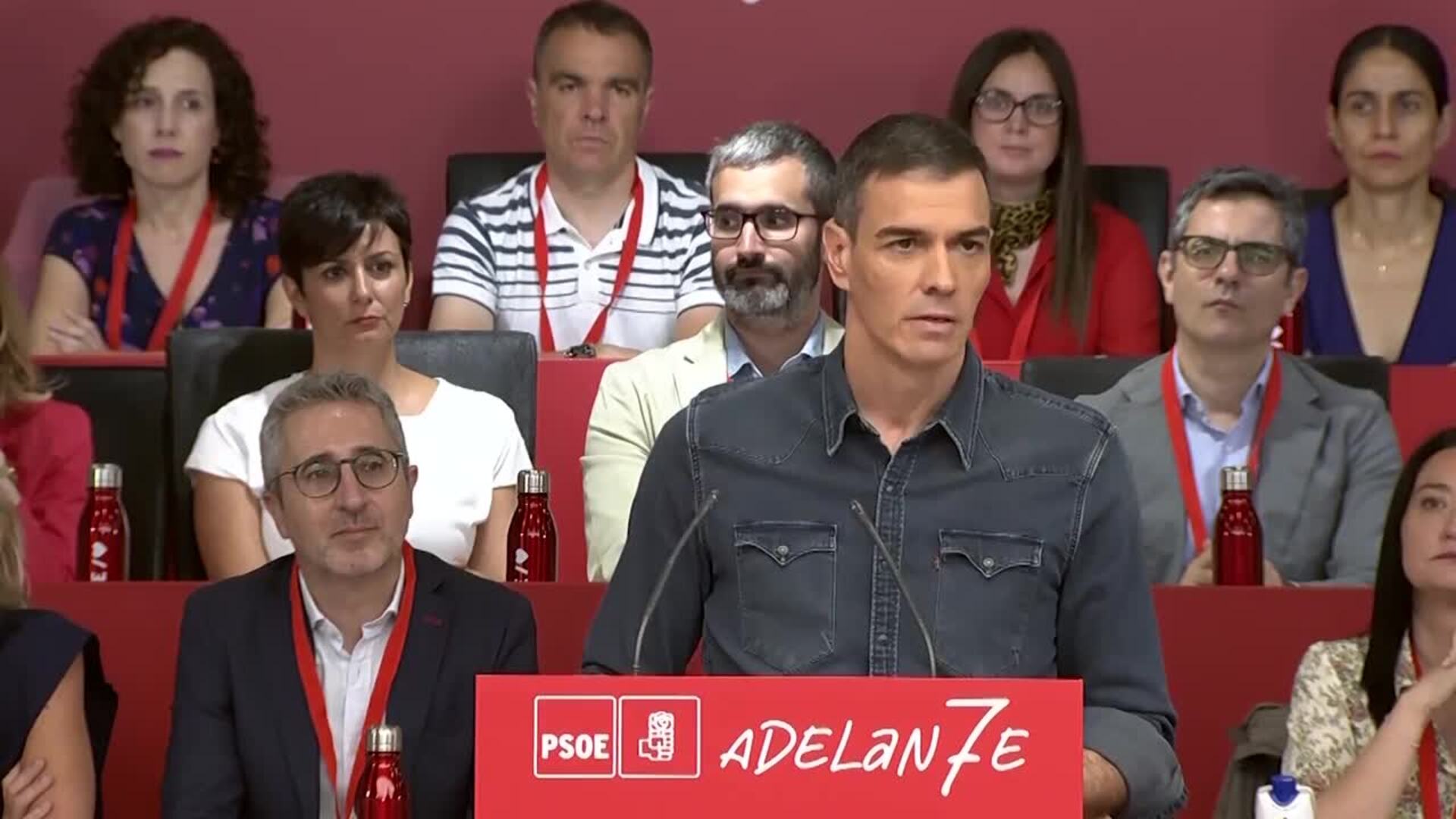 Sánchez dice que confió en Cerdán y Ábalos y fue traicionado pero afirma que seguirá al frente