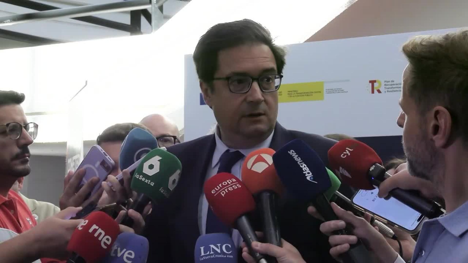 Óscar López asegura que la intención del Gobierno es presentar los presupuestos