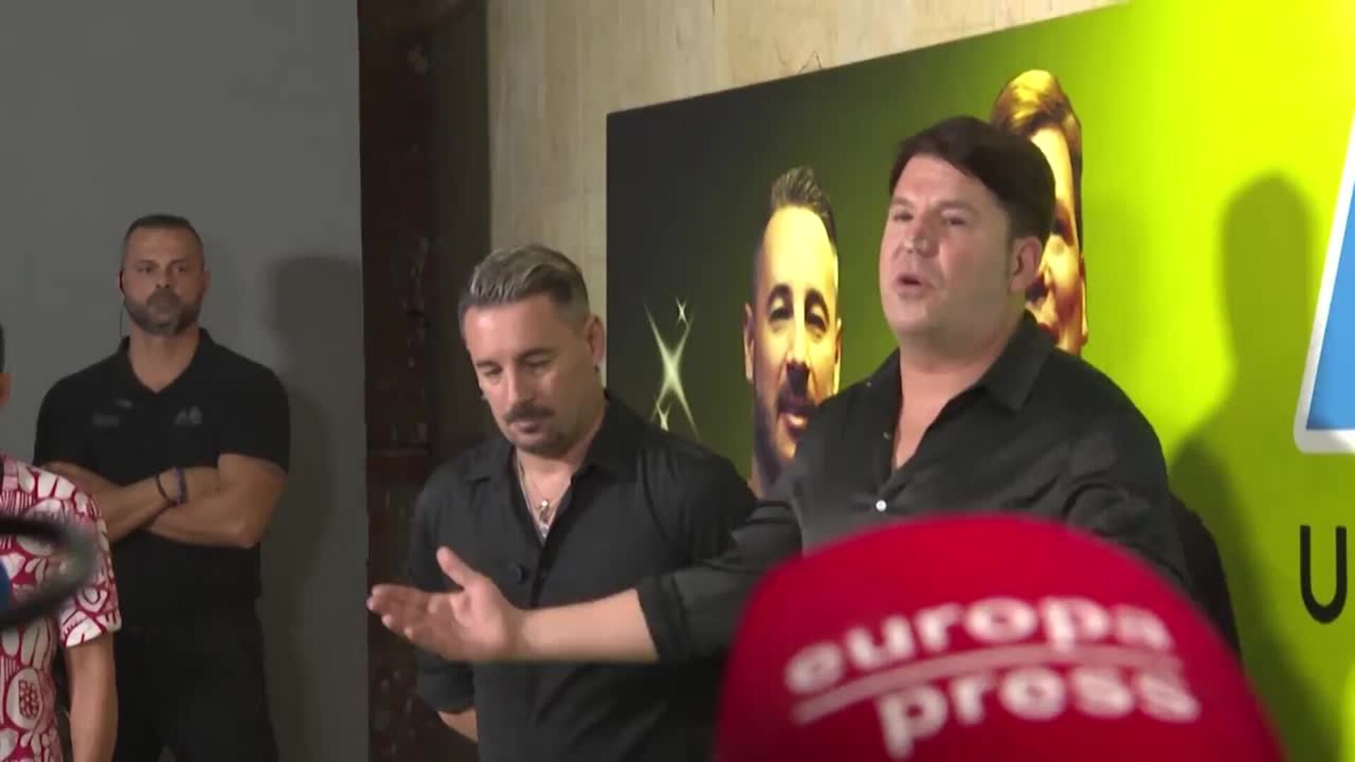 Lucas responde, con ironía, a la demoledora entrevista del exmarido de su pareja