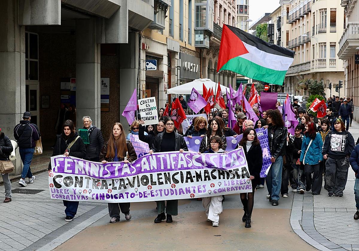 Los estudiantes salen a la calle para reclamar «más feminismo y menos ...