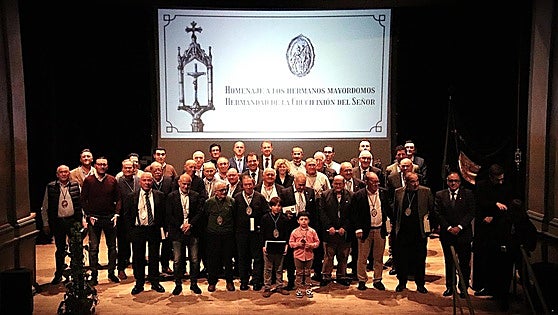 La Hermandad de la Crucifixión de Rioseco rinde homenaje a cuatro siglos de mayordomos