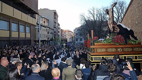 El Cristo de la Esperanza vuelve a abrirse paso en Santa Eulalia