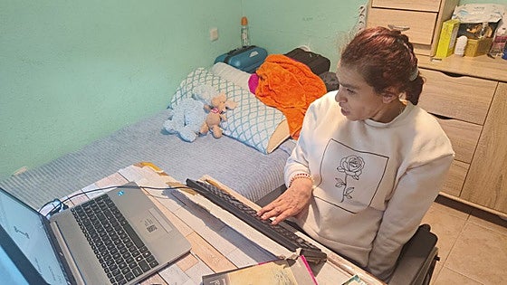 Escribir cinco libros con parálisis cerebral y discapacidad del 98%: «Tarda una semana en cada párrafo»