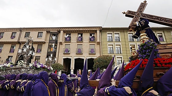 El evangelio esculpido en madera toma las calles de Palencia