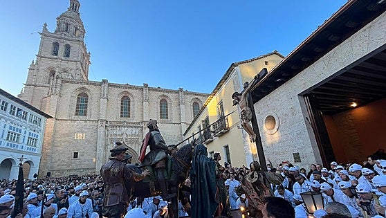 Miles de personas presencian en Rioseco la salida de los Pasos Grandes