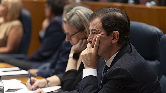 Cuenta atrás para la elección en nueve días de la Mesa de las Cortes sin contactos recientes entre PP y Vox