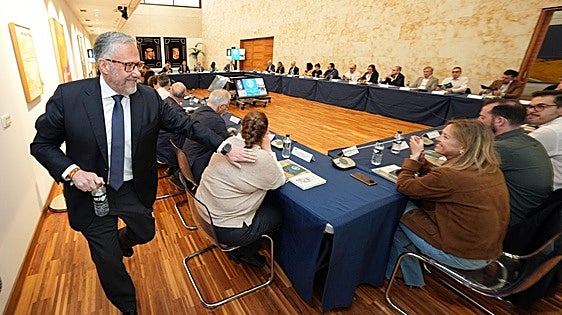 Pollán se despide en las Cortes y aconseja a su sucesor «ser el presidente de todos»