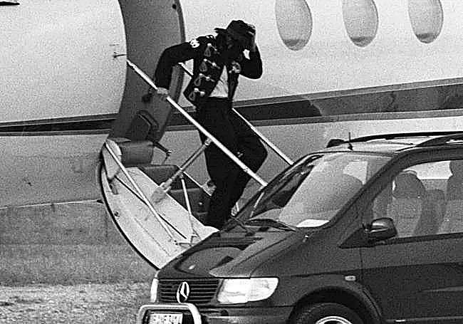 Michael Jackson a su llegada a Villanubla.