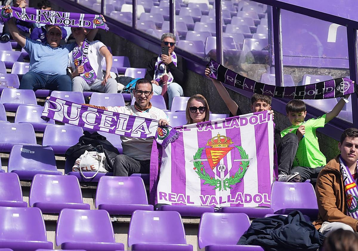 Búscate en la grada del Real Valladolid - Real Zaragoza (4/4) | El ...