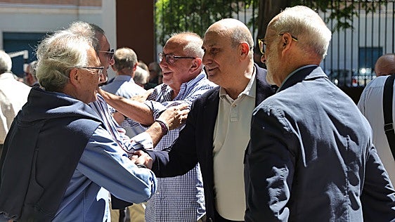 Los alumnos del Lourdes de la promoción de 1976 vuelven al colegio medio siglo después