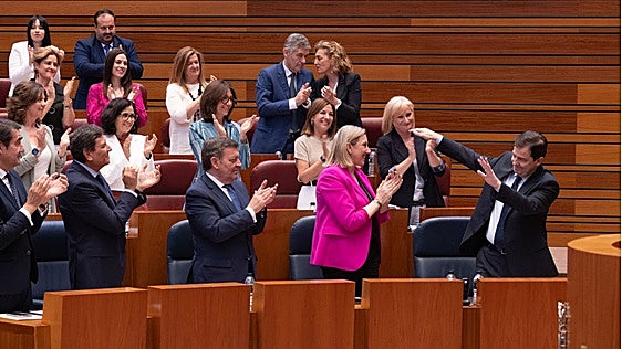 Tercer matrimonio (político) de conveniencia del PP con un ex entre los invitados