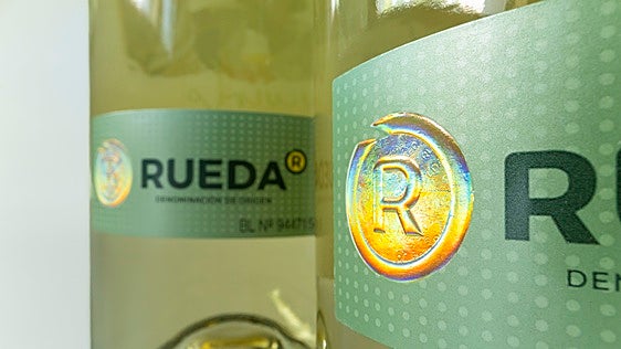 Seis meses de prisión y multas para una bodega de la DO Rueda por uso indebido de la marca