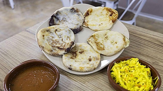 Las pupusas, el sabor de El Salvador que echa raíces a un paso de Valladolid