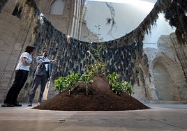 Instalación de Paulo Nazareth para la Capilla de los Fuensaldaña.