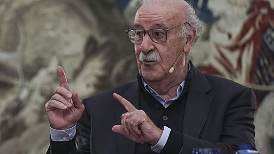 Del Bosque: «De esta selección me gustaría parecerme a Rodri, Fabián o Pedri»