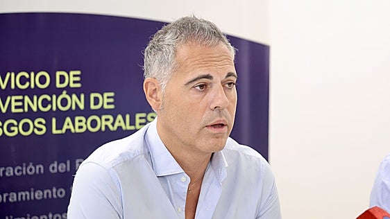 Saúl Hernández: «Hay dos pabellones con aforo; si hay que cerrar uno, habrá que ver cómo encajan el resto de piezas»