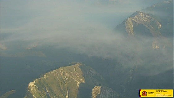 El incendio de Picos de Europa moviliza más de 125 medios y confina el pueblo leonés de Ribota de Sajambre