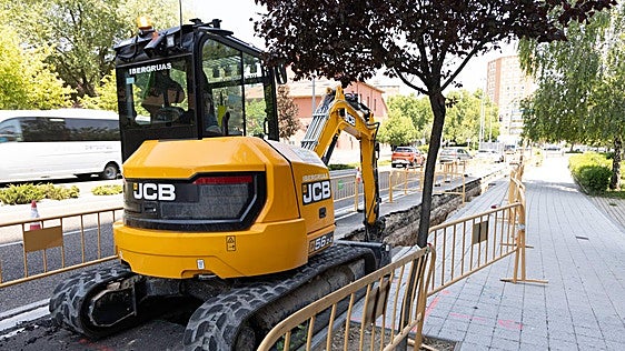 Las obras de la red de calor no descansan y cortarán este verano tramos completos de las avenidas de Salamanca y del Real Valladolid