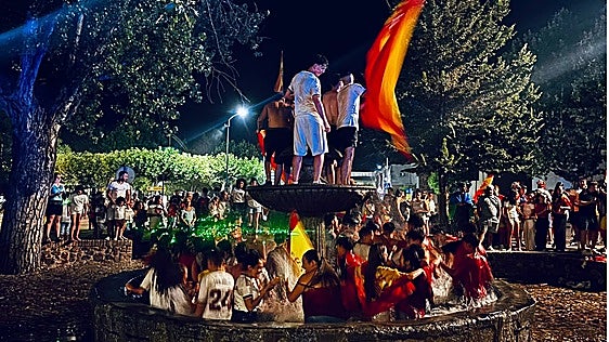 Muere un niño de 13 años en Ciudad Rodrigo tras desprenderse una fuente en la fiesta del mundial