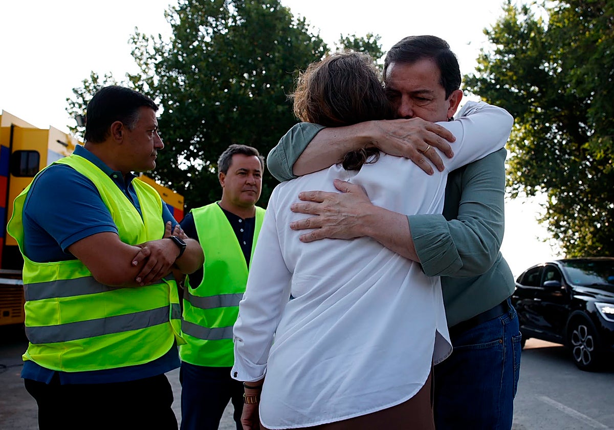 Alfonso Fernández, este domingo, en la zona del incendio de Ávila.