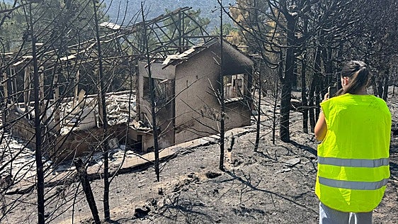 El fuego de Ávila mantiene a 25.087 personas evacuadas y a otras 8.735 confinadas