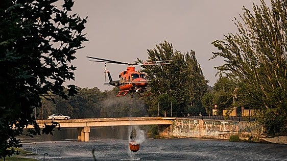 La Junta espera tener «absolutamente controlado» el incendio de Burgohondo en las próximas «horas o días»