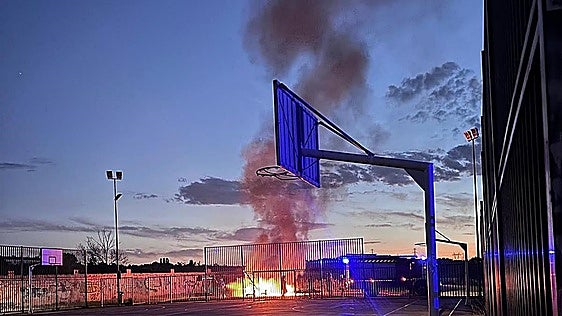Un incendio intencionado calcina el tobogán infantil de un parque de Burgos