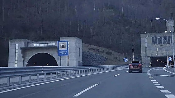 Desprendimientos dentro del túnel del Negrón obligan a cortar una noche la AP-66 entre León y Asturias