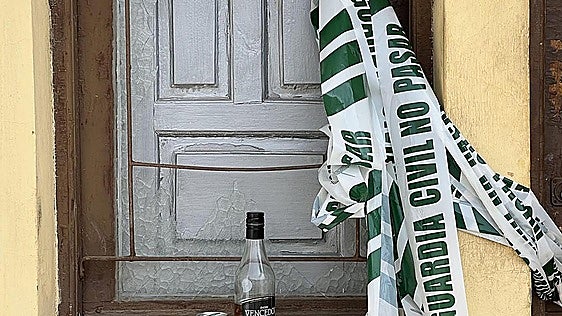 Los fallecidos en Veguellina de Órbigo eran «amigos» y aparecieron en la puerta de casa de uno de ellos