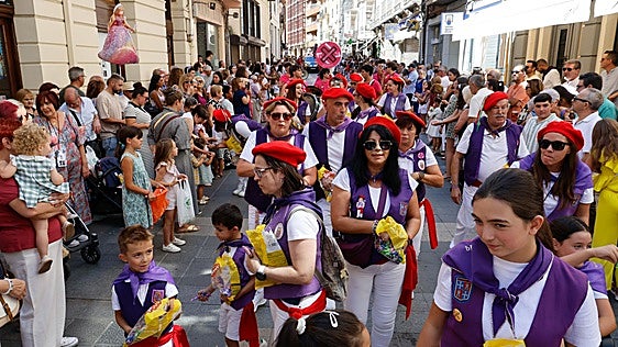 Charangas, bailes, caramelos y celebración con gafas de sol en Palencia