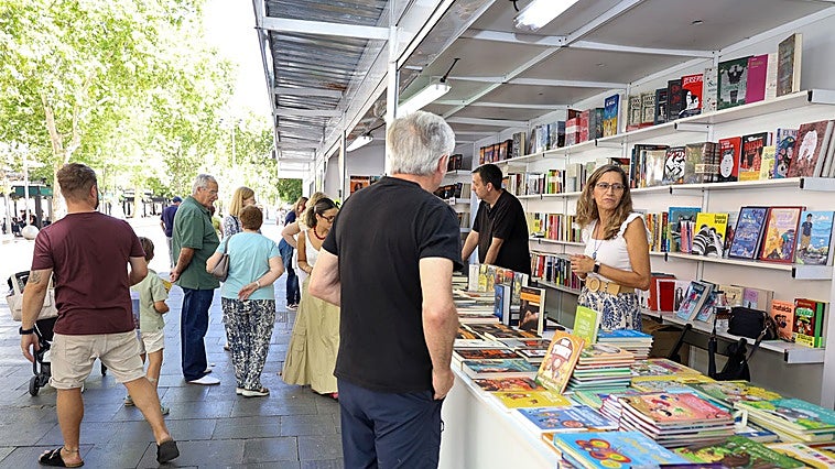 Las ferias del libro y de artesanía en el Salón sobreviven a las fiestas