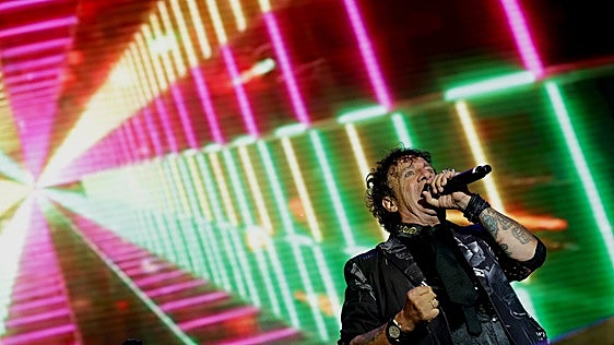 Burning y Obús celebran juntos en Valladolid casi un siglo de música sobre los escenarios