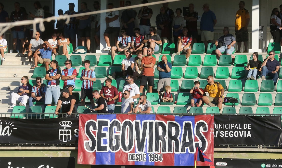 Fotos del partido entre la Segoviana y el Conquense