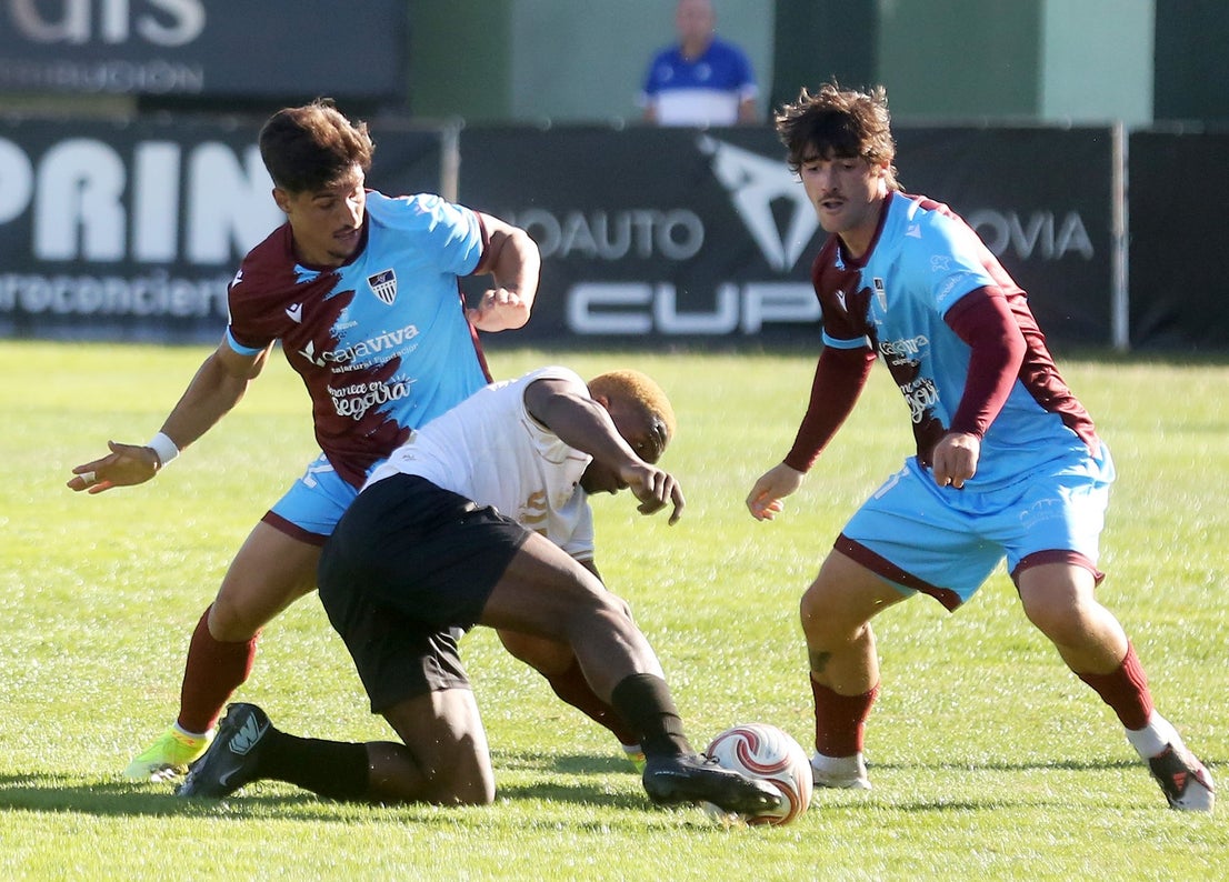 Fotos del partido entre la Segoviana y el Conquense