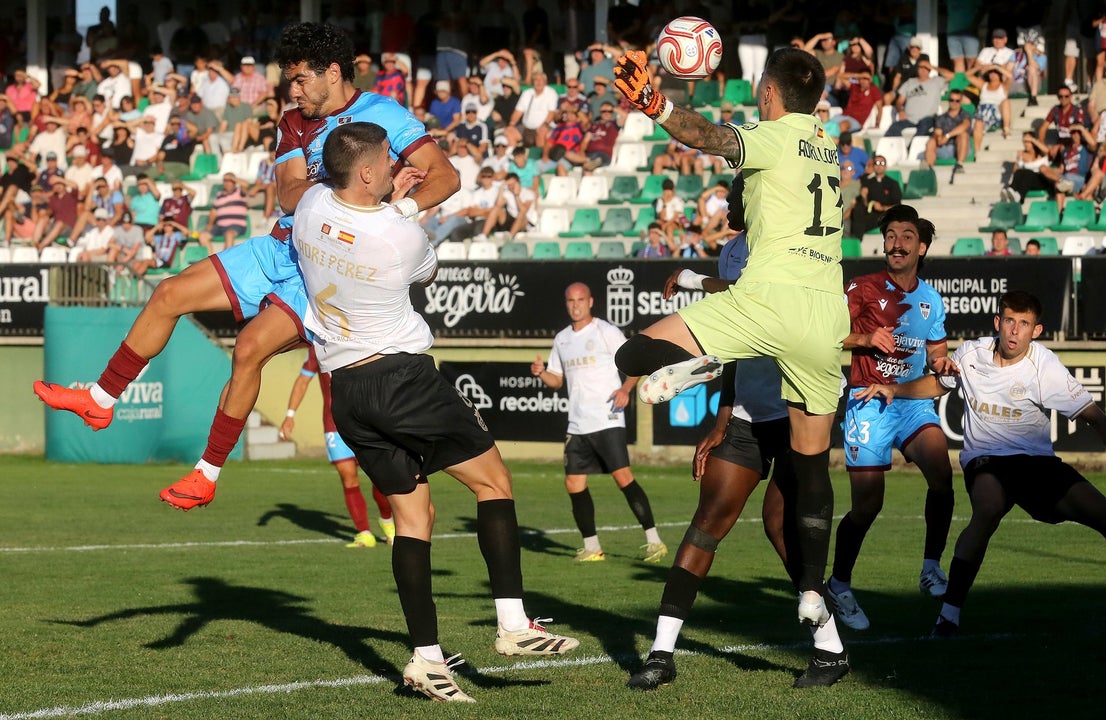Fotos del partido entre la Segoviana y el Conquense