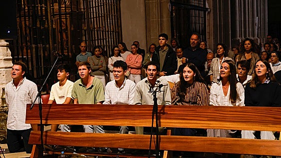 Hakuna acompaña a los jóvenes de Palencia en la Catedral