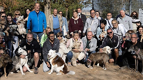 Los usuarios del parque canino de Parquesol vuelven a la carga y protestan por el «total abandono» del recinto