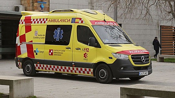 Herida una mujer al caerse de una moto a la salida de Dueñas